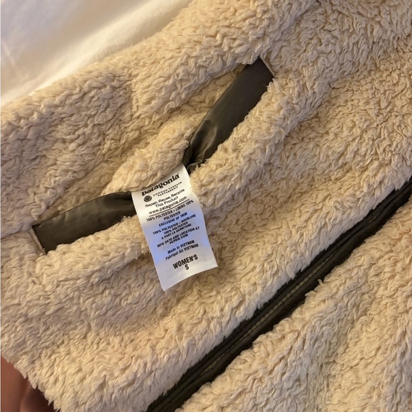 Patagonia REVERSIBLE Fleece Vest NWOT - Picture 3 of 3